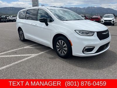 2024 Chrysler Pacifica Plug-In Hybrid Select