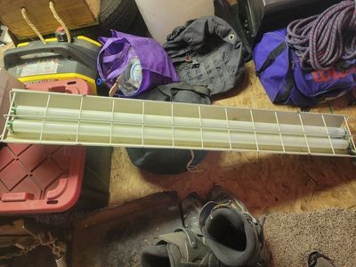 flourescent light fixture