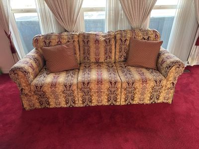 Traditional Patterned 3-Seater Sofa - Ornate Gold & Burgundy Fabric Couch with Skirted Base