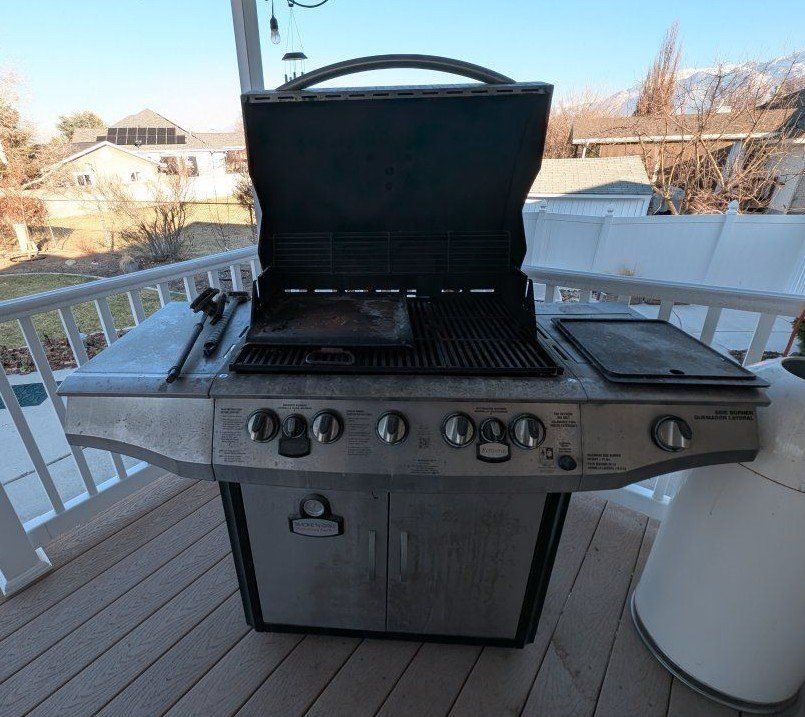 Smoke n' Grill Professional 5 Burner Gas Grill with Smoker and Propane Tank