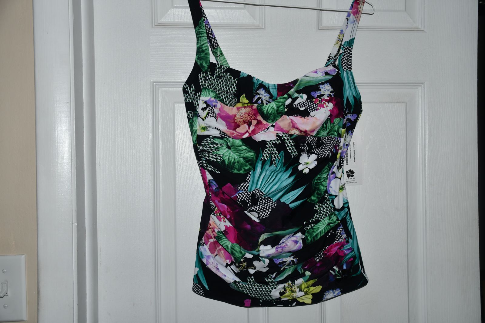 NWT WOMEN'S HAPARI TANKINI SWIMSUIT TOP ~ SIZE 12-14 ~ MULTI COLOR ~ PADDED ~ ADJ STRAPS ~ CUTE!