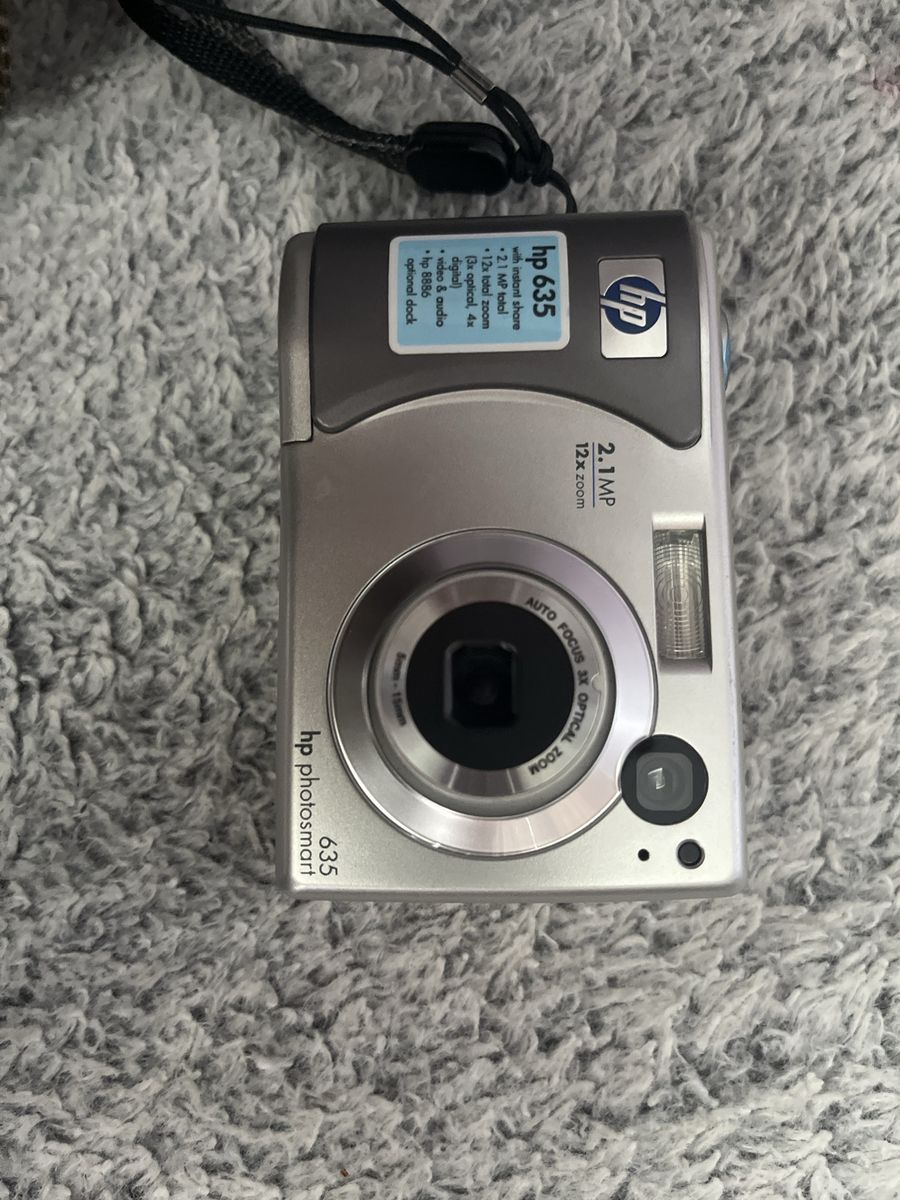 HP Photosmart 635 2.1MP Digital Camera - Silver with Strap