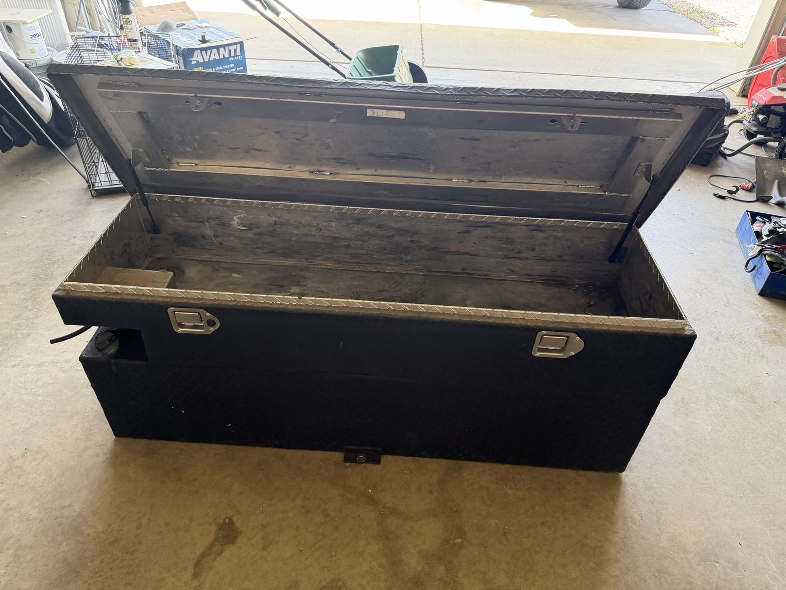 Tool box with a fuel cell