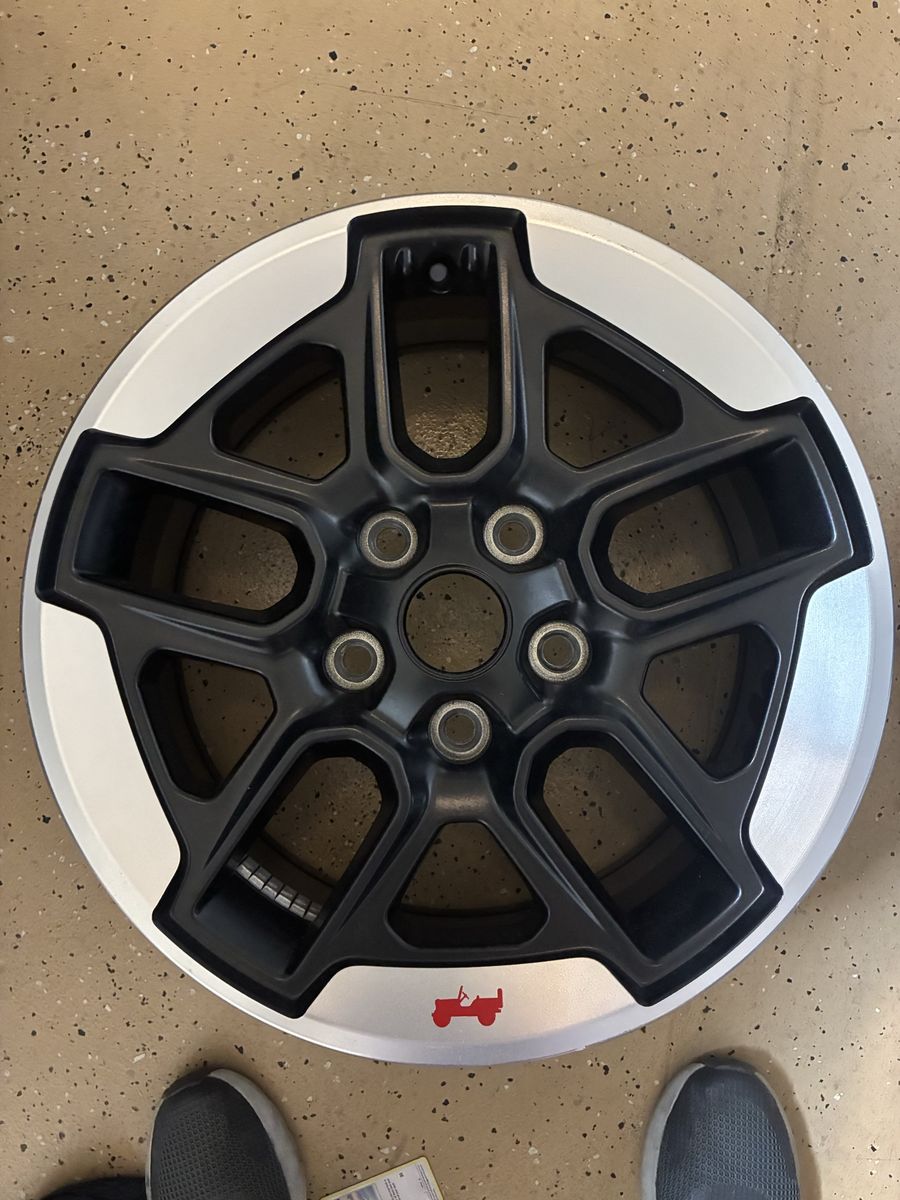Jeep Wrangler JL/Gladiator JT 17" Rubicon OEM Wheel - Like New