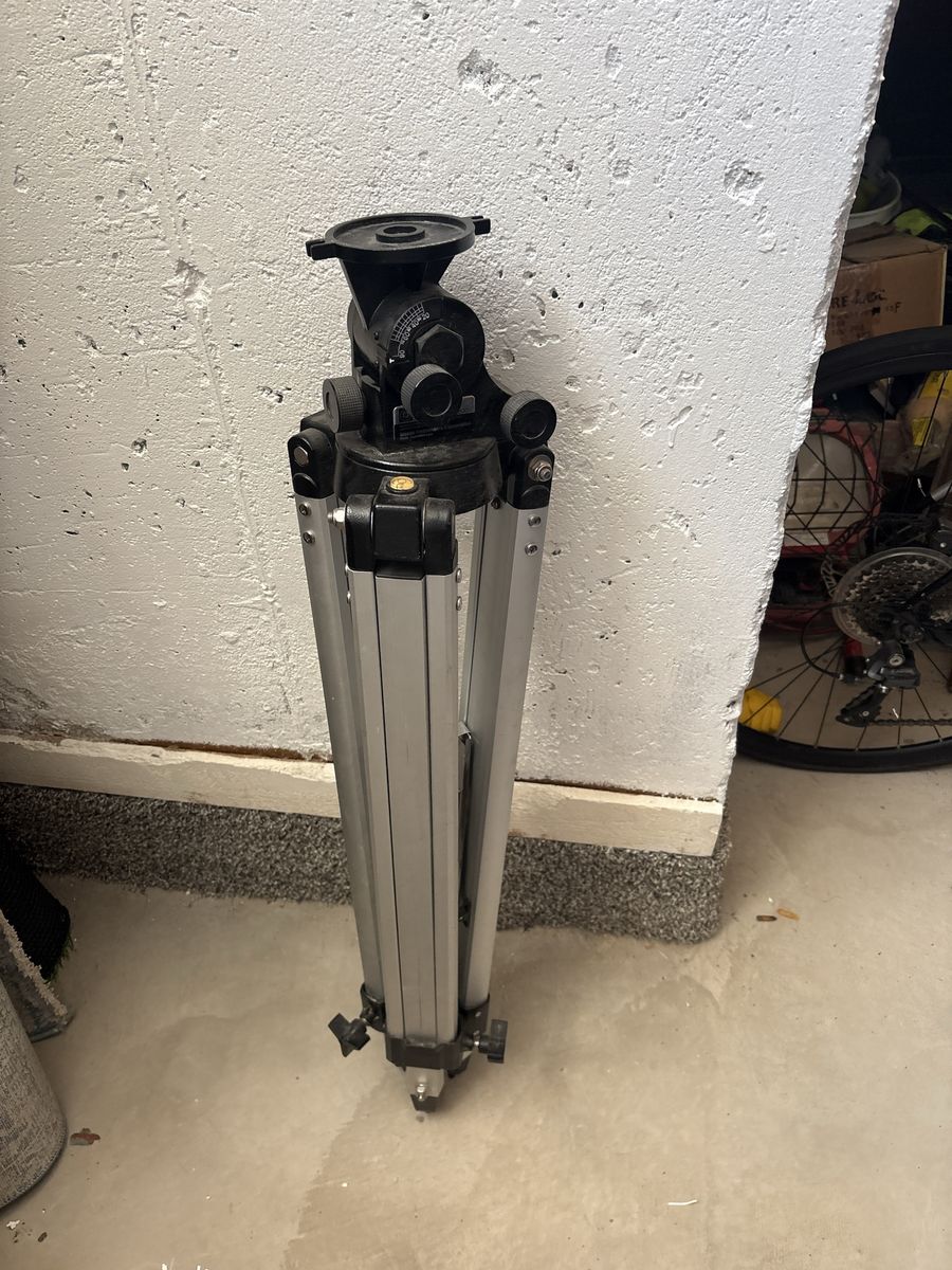 Tri pod for camera