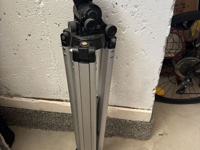 Tri pod for camera