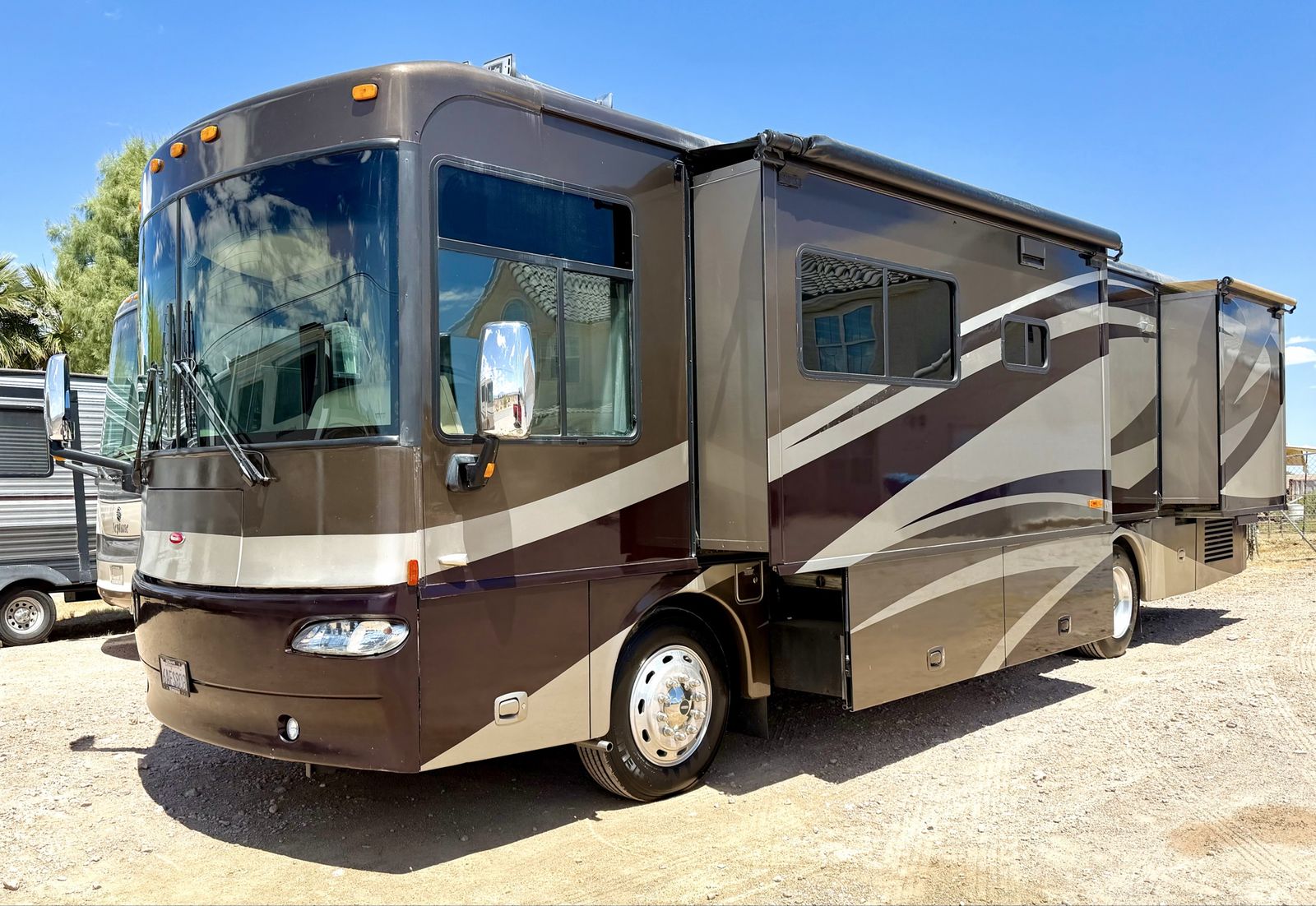 2008 Winnebago journey 36FT 2 slides diesel pusher