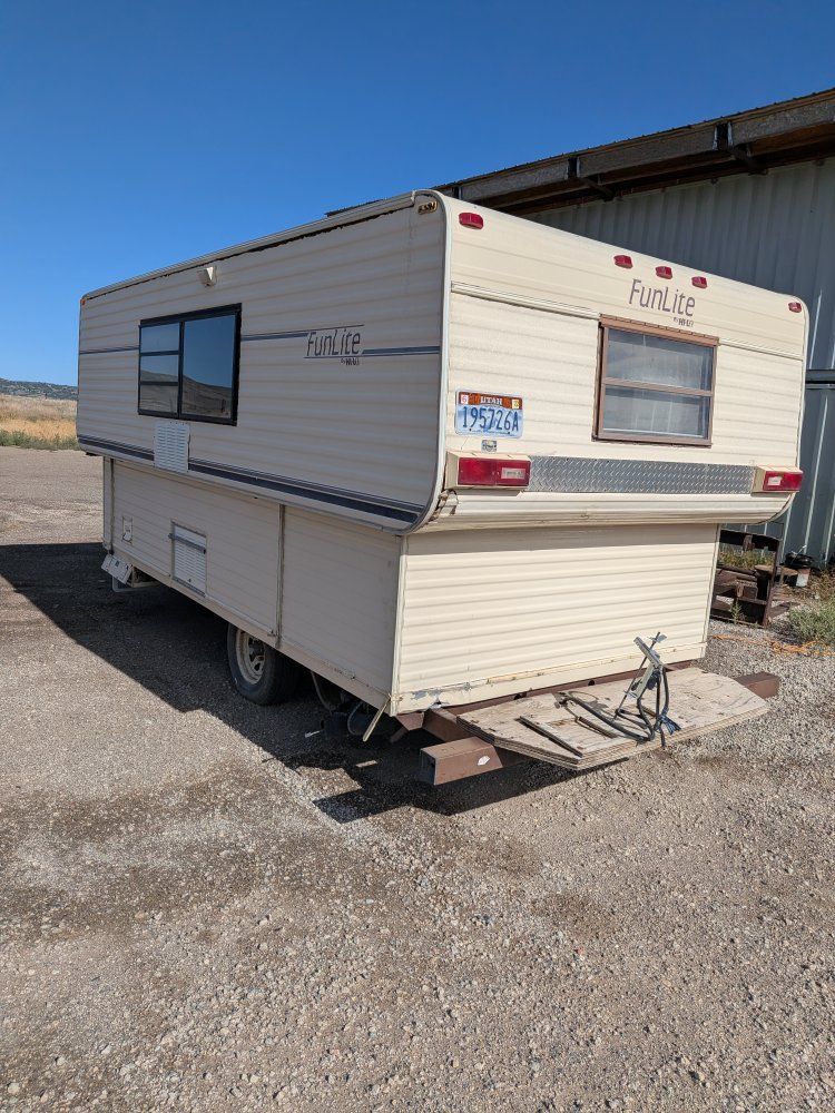 Classic 1990 Hi-Lo FunLite Telescoping Travel Trailer Hard Top A/C Shower Fridge