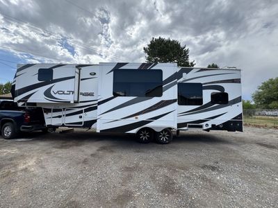 2013 Dutchman Voltage V3200 Toy Hauler