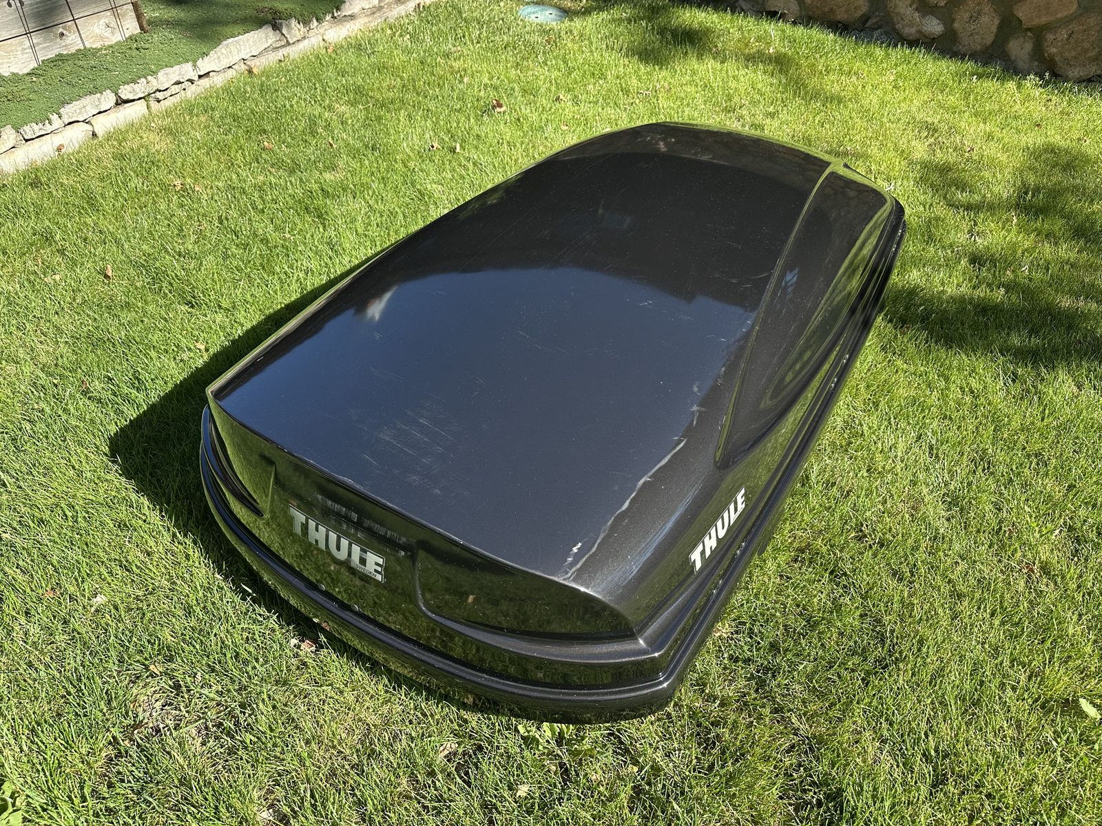 Thule hard shell roof top cargo carrier