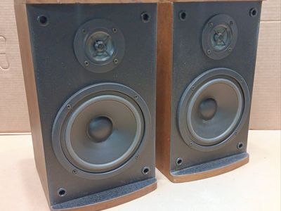 VIntage Realistic Nova 14 Bookshelf Speakers