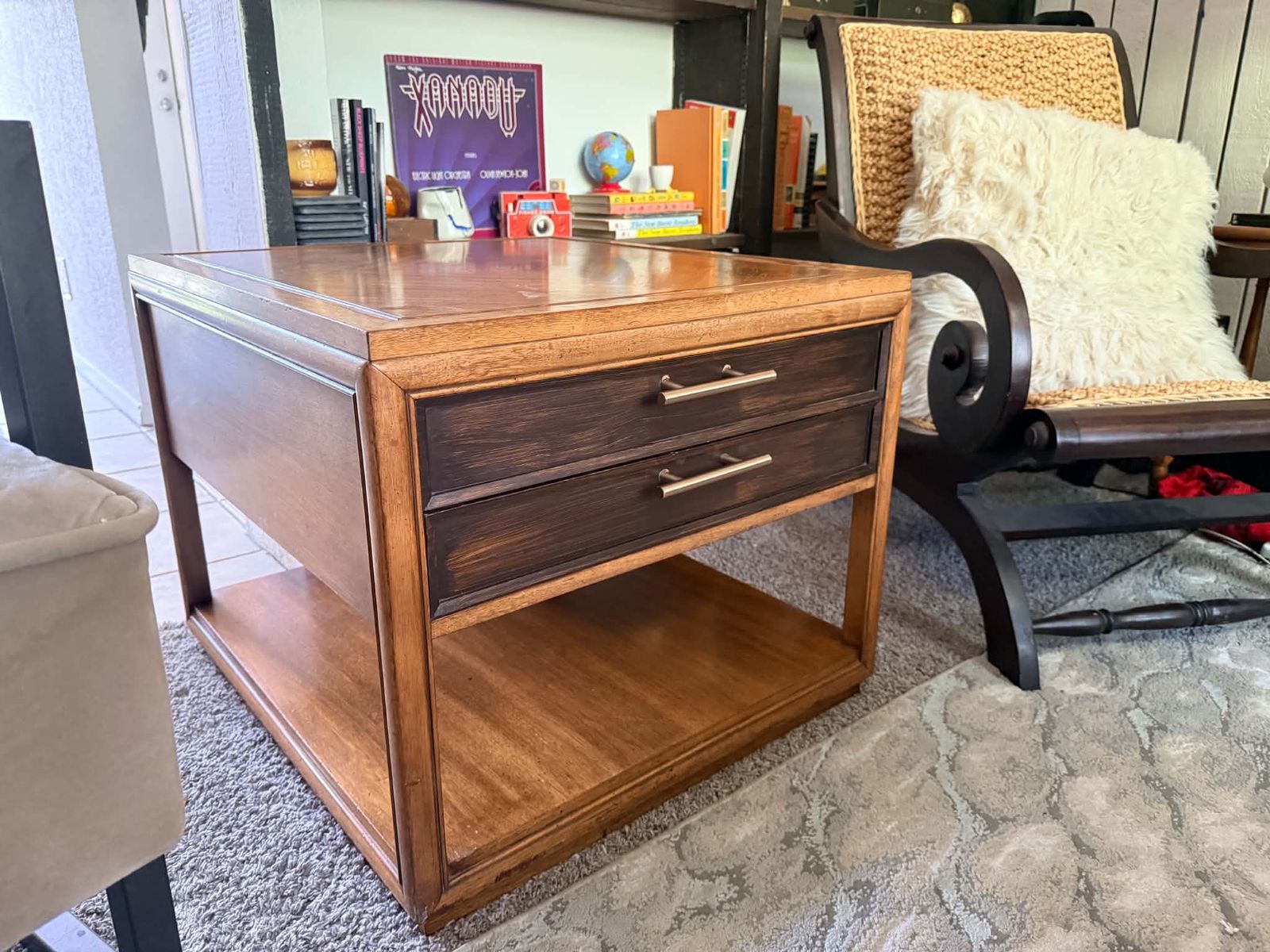 Table-Vintage Hekman Mid-Century Two-Tone Side Table