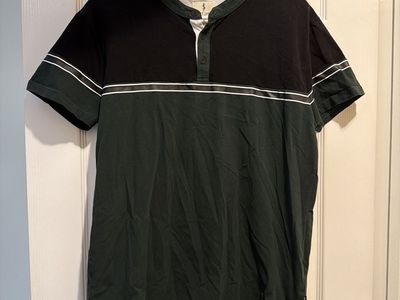 Scott James Men's Black & Green Henley Shirt Size L fits like a medium - England Est. 1964