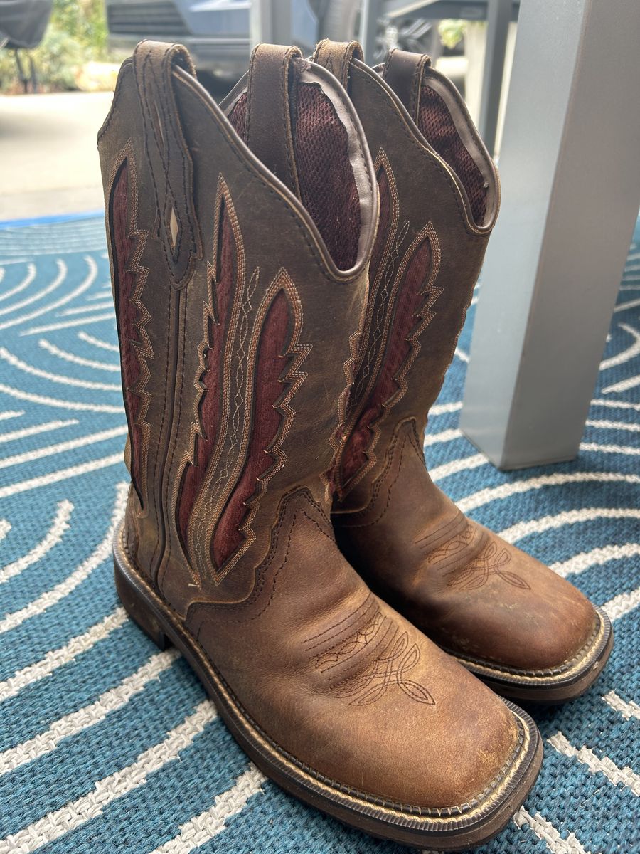 YOUNG MENS JUSTIN COWBOY BOOT SIZE 18 BROWN WITH RED FLAMES