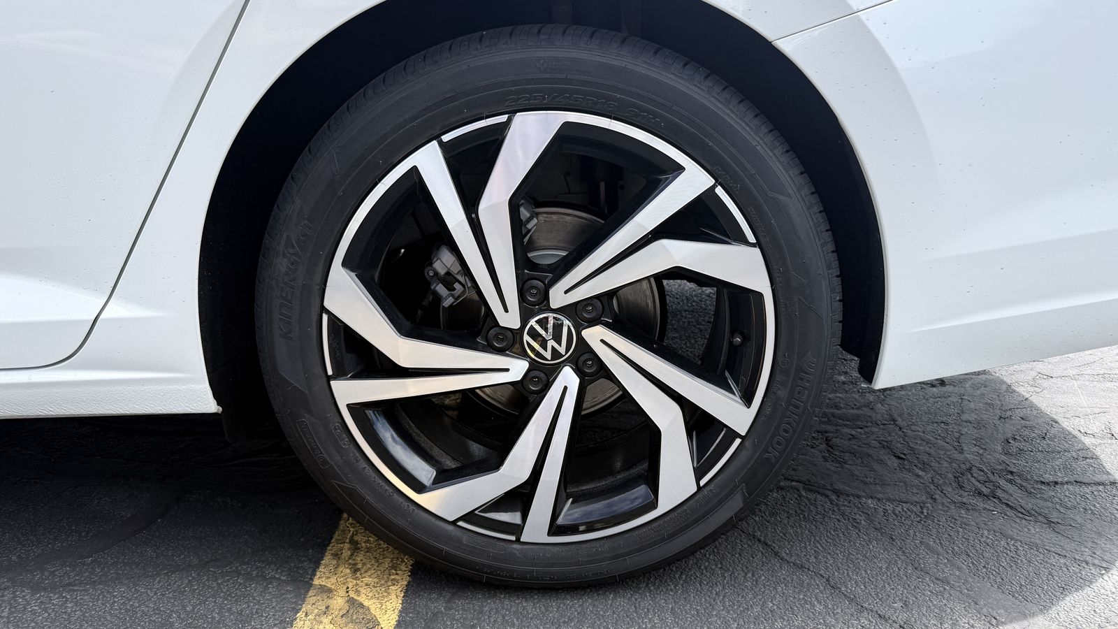 2026 VW SEL Jetta Wheels and Tires