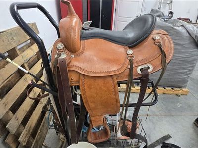 Hilason 16" Western Trail/Pleasure Saddle - Black Padded Seat, Border Tooling, Silver Conchos