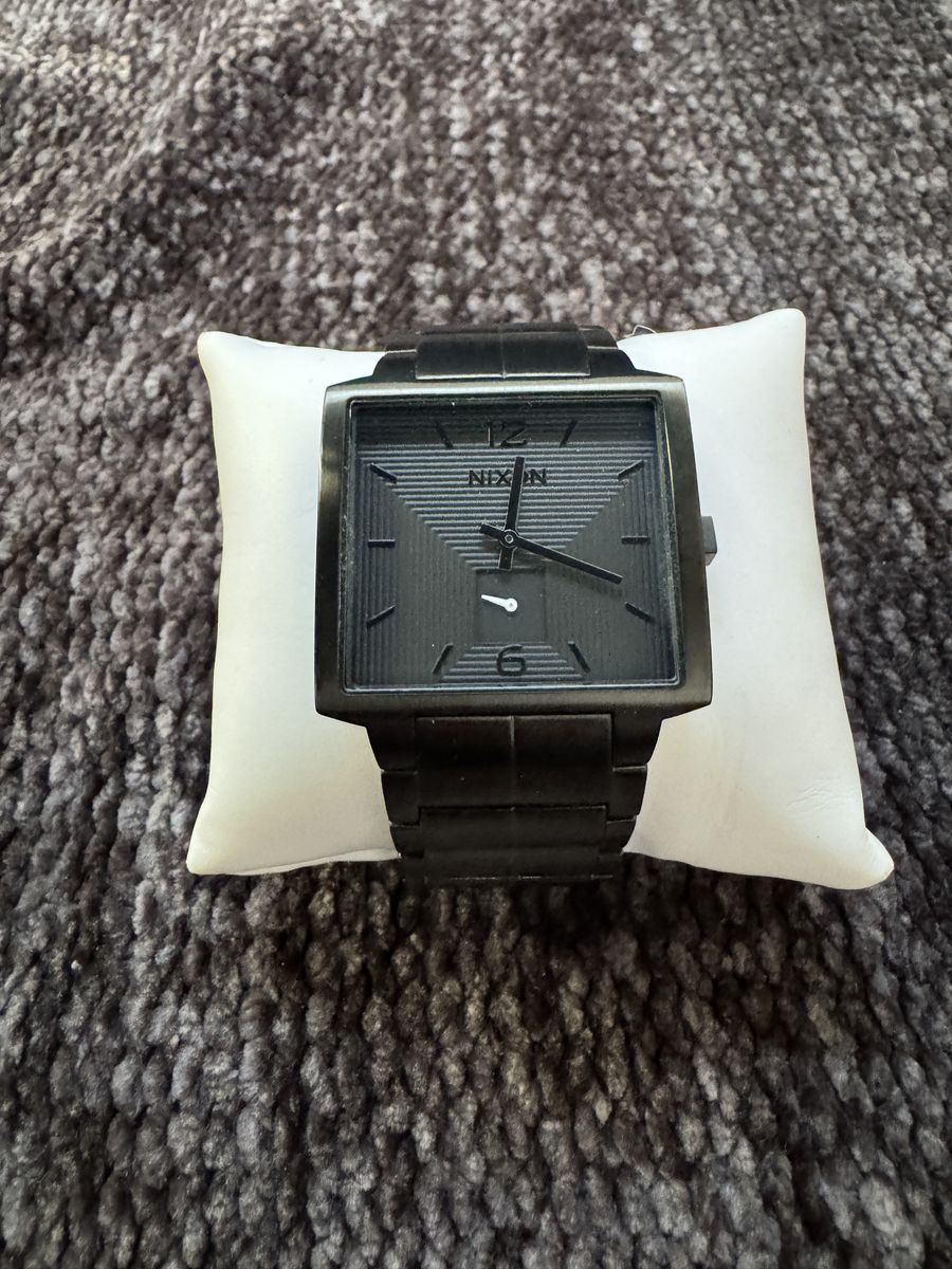 Nixon The District All Black Watch – 100M Stainless Steel – Never Worn – New Battery