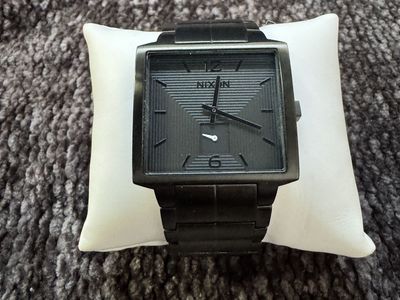Nixon The District All Black Watch – 100M Stainless Steel – Never Worn – New Battery