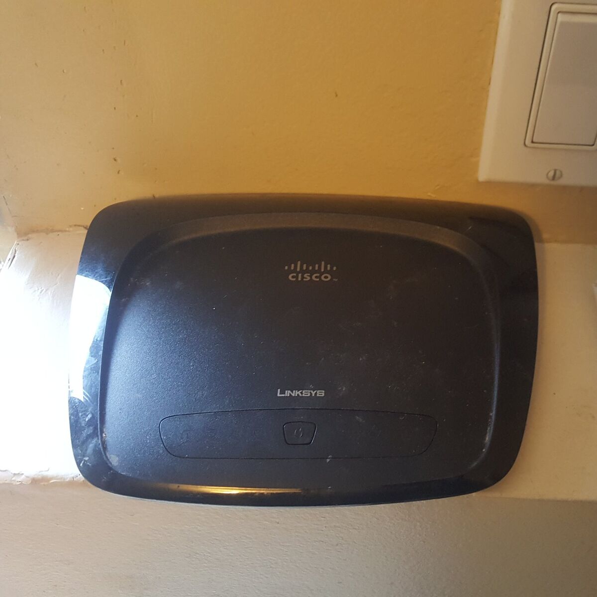 Linksys by Cisco Wireless-N Broadband Router