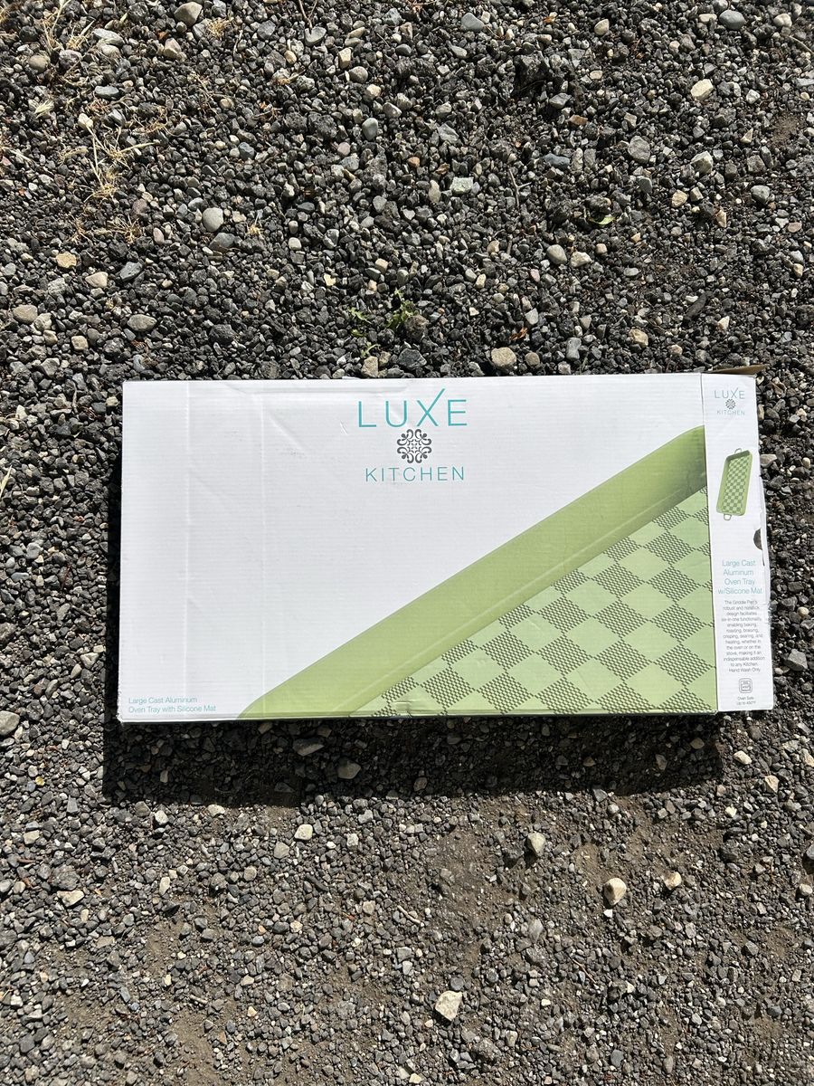 LUXE KITCHEN Large Cast Aluminum Oven Tray with Silicone Mat - Oven Safe 450°F