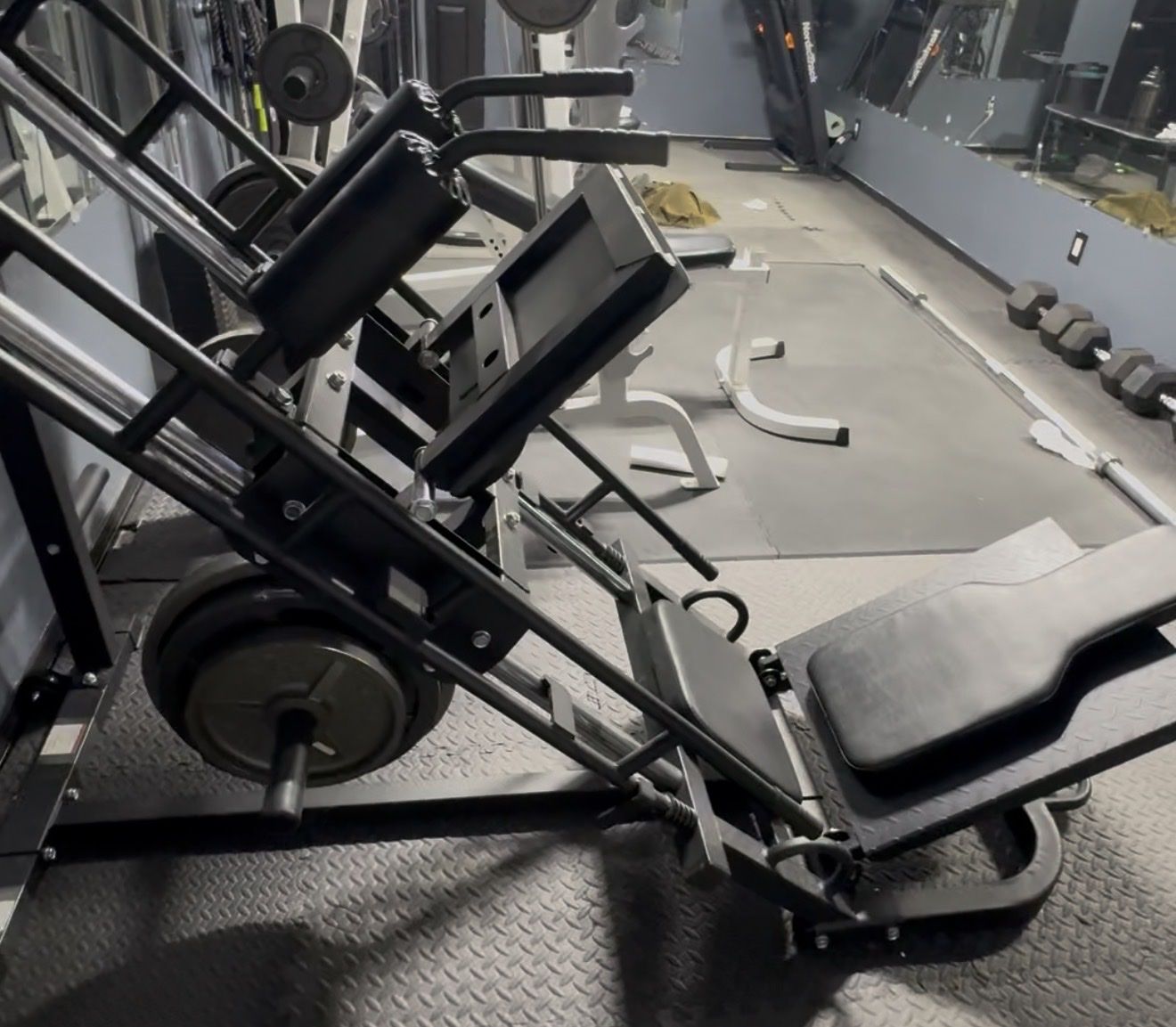 Leg press machine