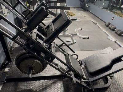 Leg press machine