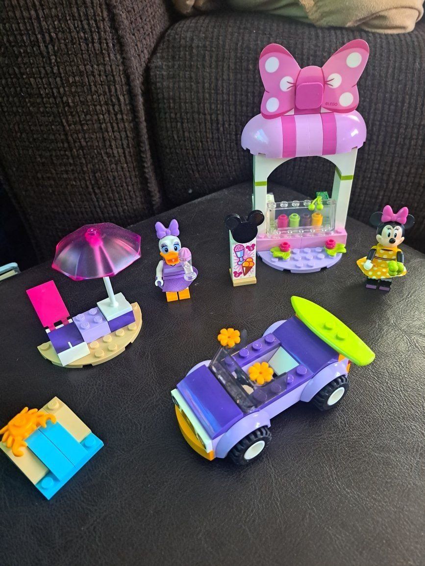 Disney Lego set Minnie's ice cream shop