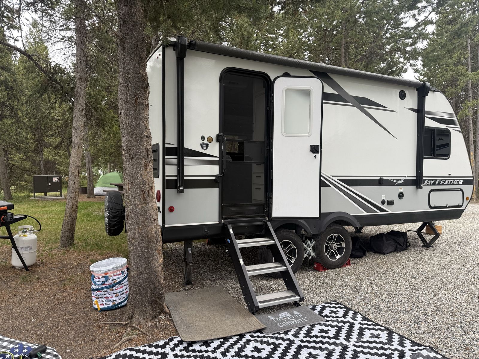 2020 Jayco Jay Feather 16RK Travel Trailer – Loaded! Great Condition