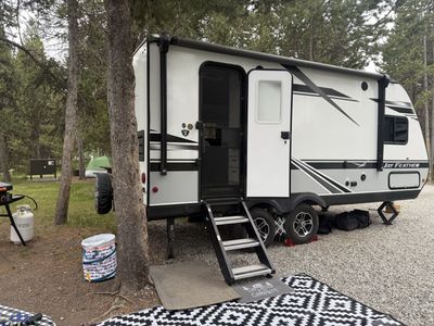 2020 Jayco Jay Feather 16RK Travel Trailer – Loaded! Great Condition