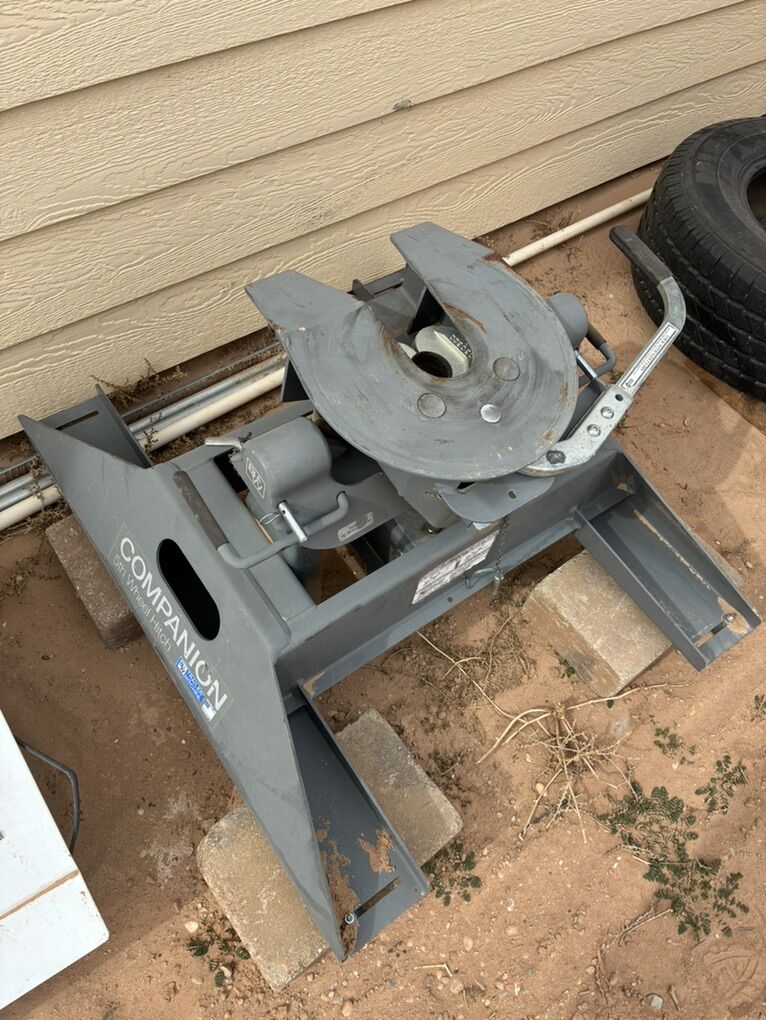 B&W Companion Fifth Wheel Hitch