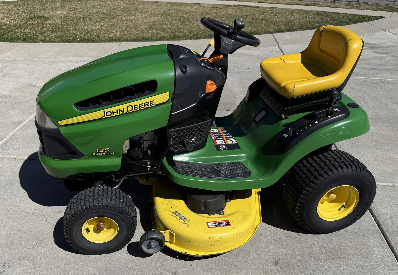 John Deere Lawn Mower Tractor