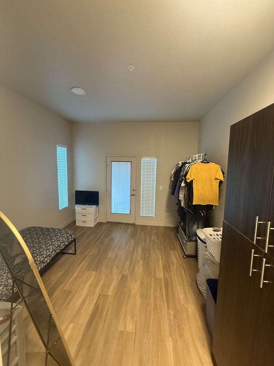 Studio - 1 Bath Lease Take Over
