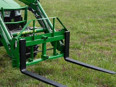 Titan Pallet Fork Attachment John Deere tractor Hook & Pin loader 42" forks w/ Hay Spears