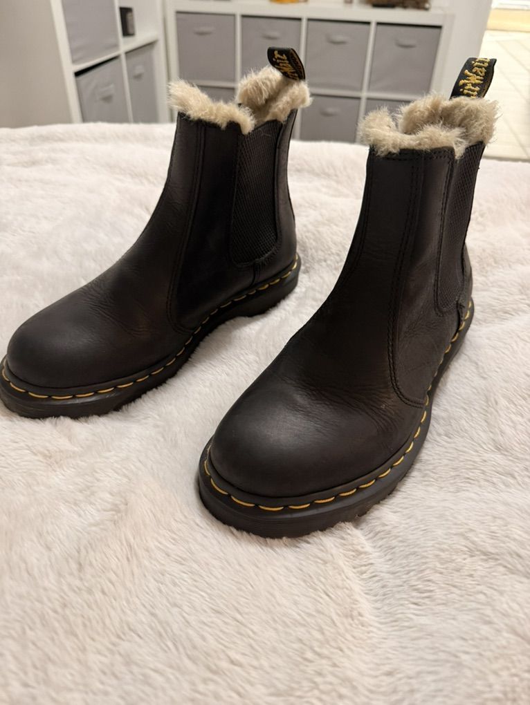DR MARTENS CHELSEA BOOTS 71/2