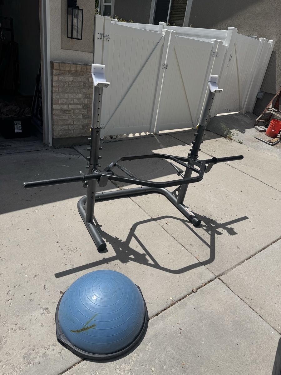 Squat rack and hex trap bar