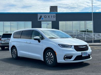 2023 Chrysler Pacifica Plug-In Hybrid Touring L