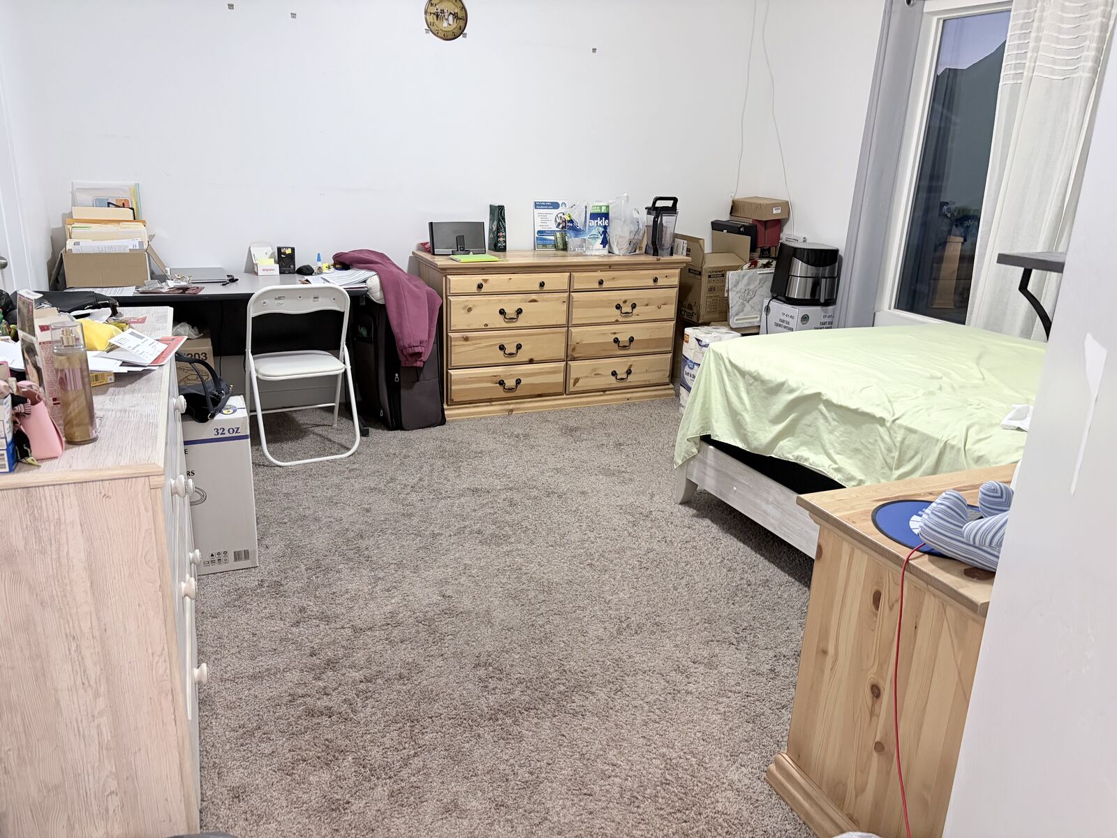 PRIVATE LARGE women's room for rent