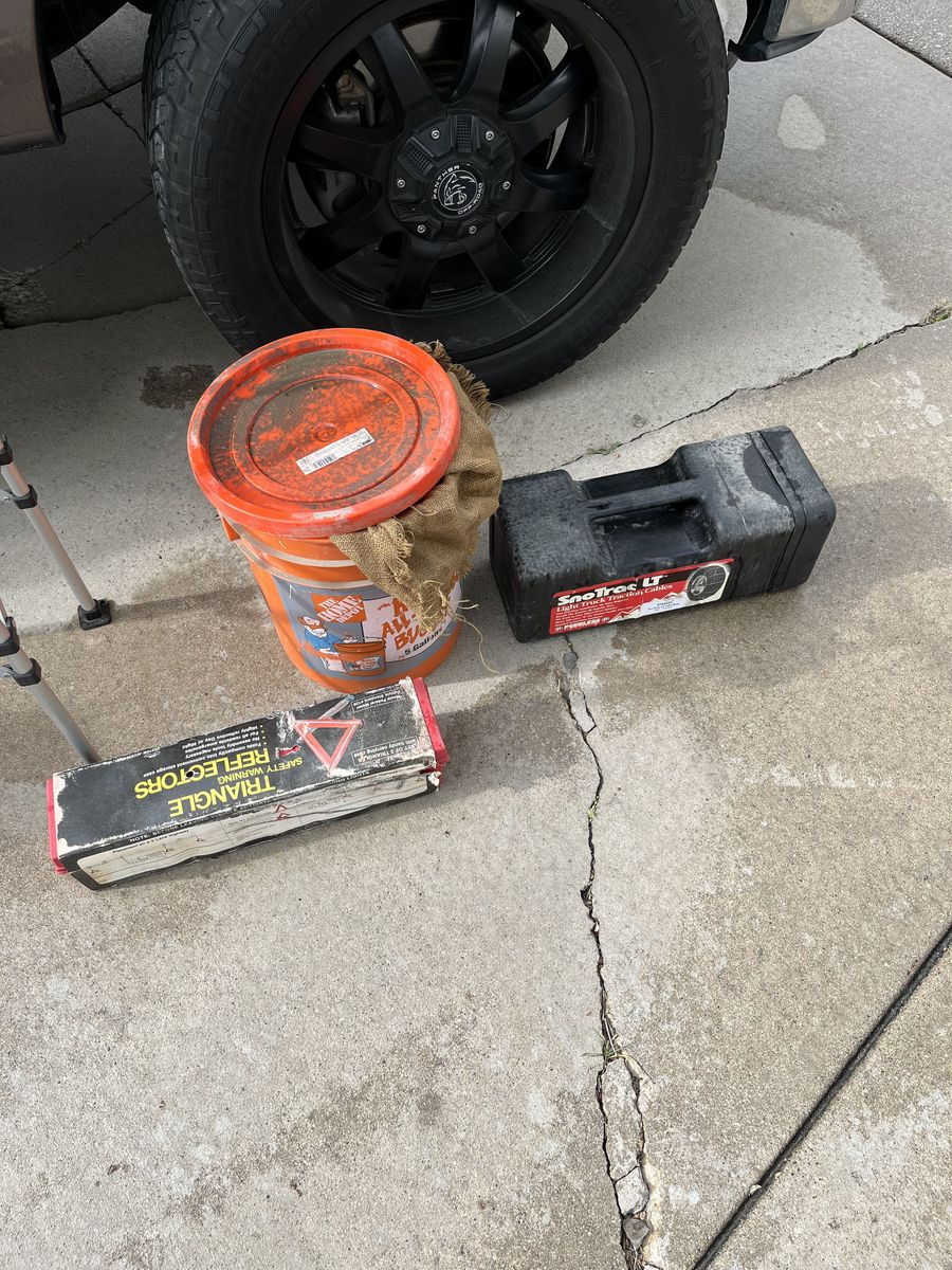 Used Tire chains / and New tire cables / New triangle road side reflectors