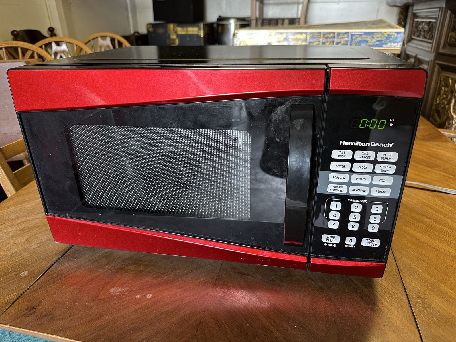 Hamilton Beach Red 900W Microwave 