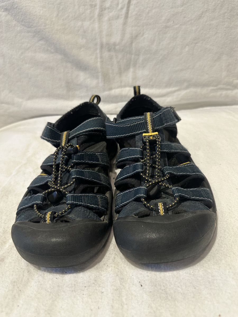 Keen youth size 6, navy WP hiking sandals