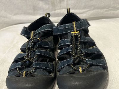 Keen youth size 6, navy WP hiking sandals