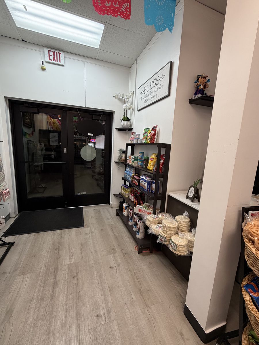 Great Store Front available in Sandy area. Sandwich/Bakery/Retail