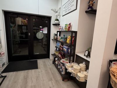 Great Store Front available in Sandy area. Sandwich/Bakery/Retail