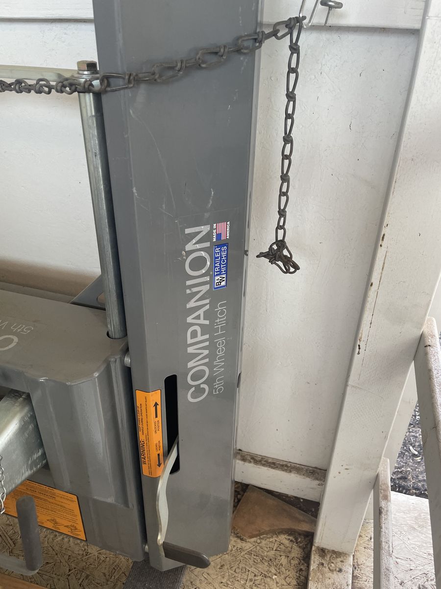 Companion BMW sliding 5th wheel hitch