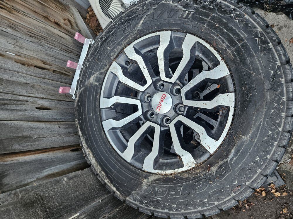 GMC Sierra 1500 Rims and Tires