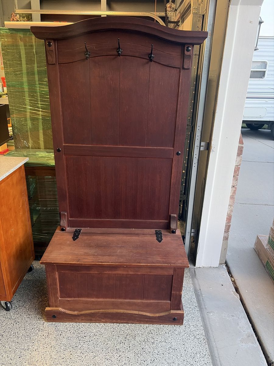 Entry bench