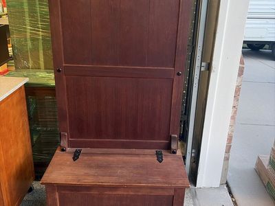 Entry bench