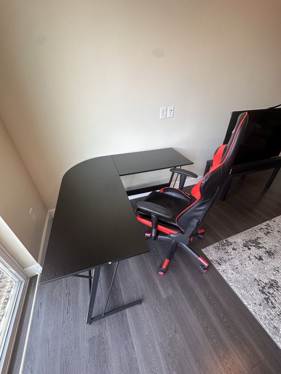 Corner desk and chair