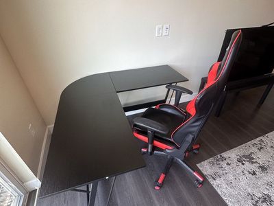 Corner desk and chair