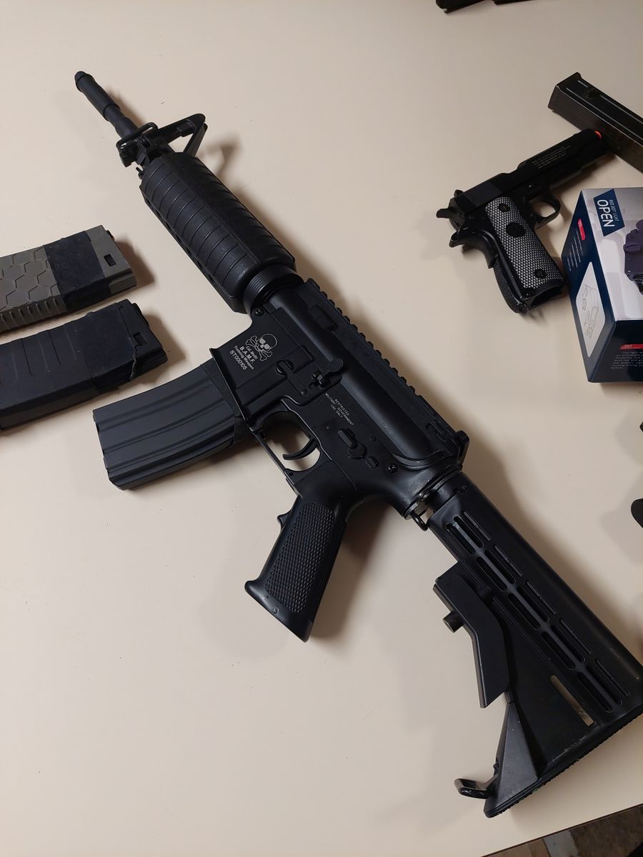 Airsoft M4 All Metal - 4 Magazines